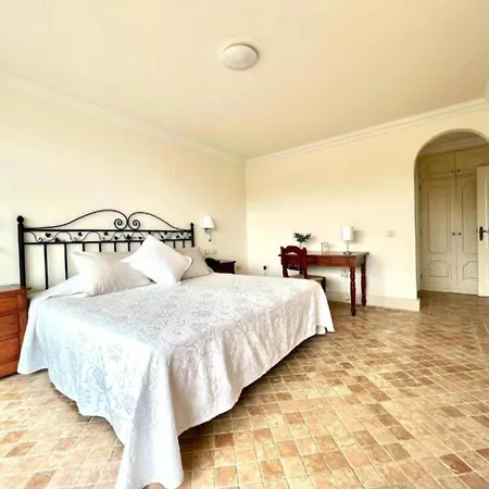Daire Amazing Views To The Sea With Pool