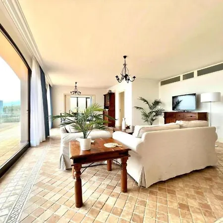 Apartmán Amazing Views To The Sea With Pool